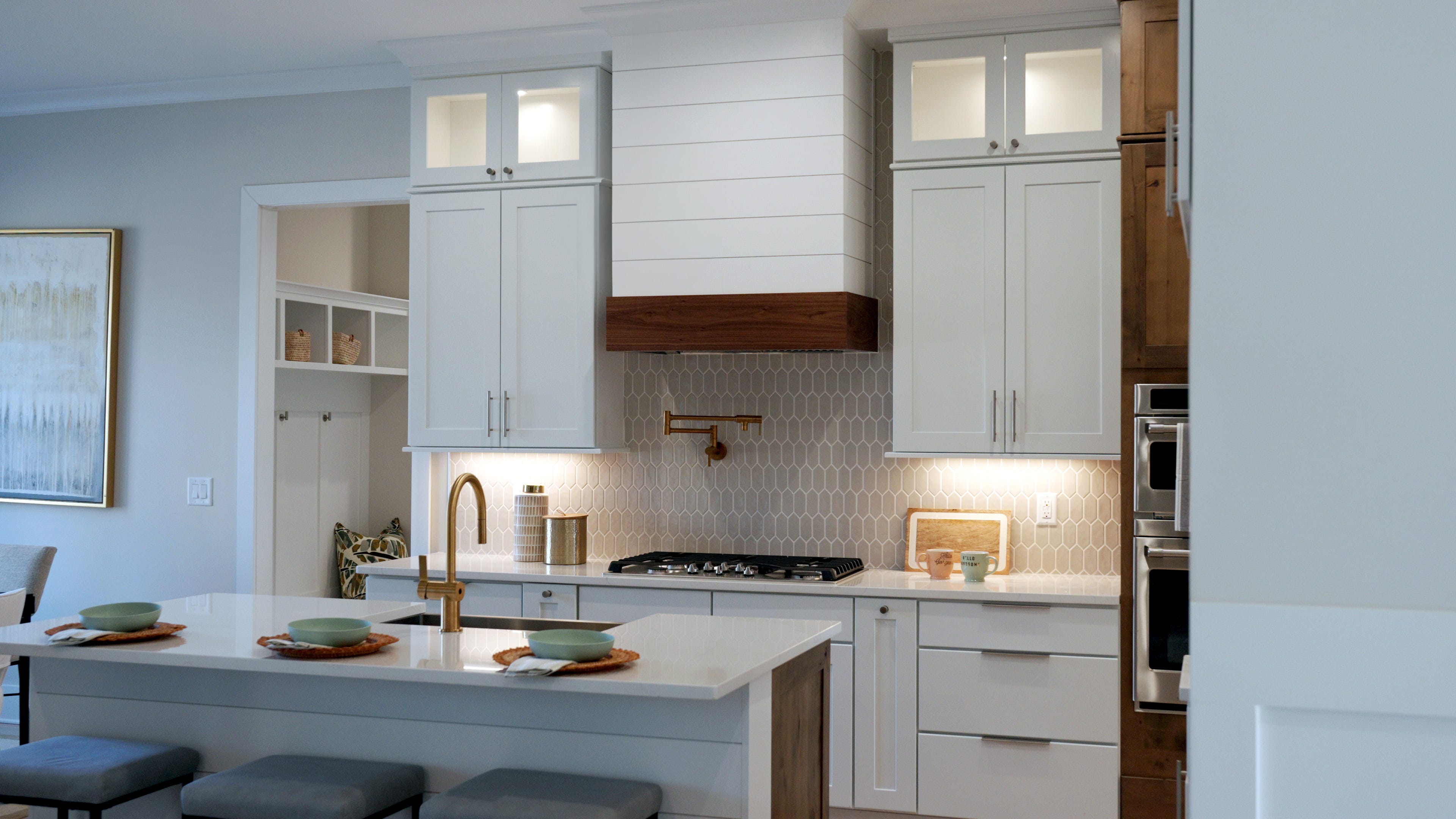 Crafting Perfection: Hoodsly's Handmade Range Hoods in North Carolina